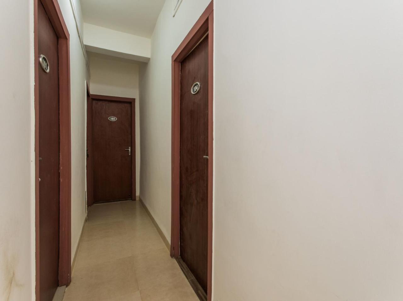 Oyo 14856 Resort Raghav Palace Индаур Экстерьер фото